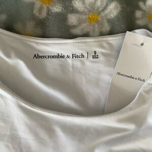 Basic long sleeve : fit snug to body